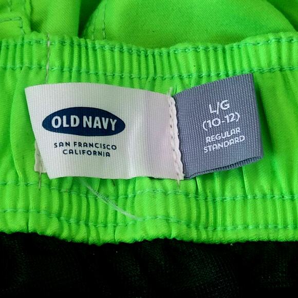 Old Navy Boys Swim Shirt and Trunks Green and Black NWOT - Picture 6 of 8